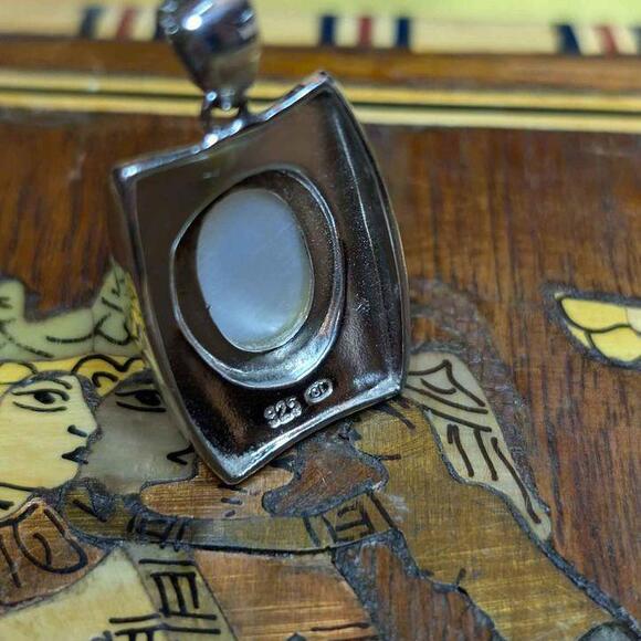 Lot of 925 Silver & Mother of Pearl Pendant Necklace 18" & pearl ring size 5.25 - Picture 6 of 9